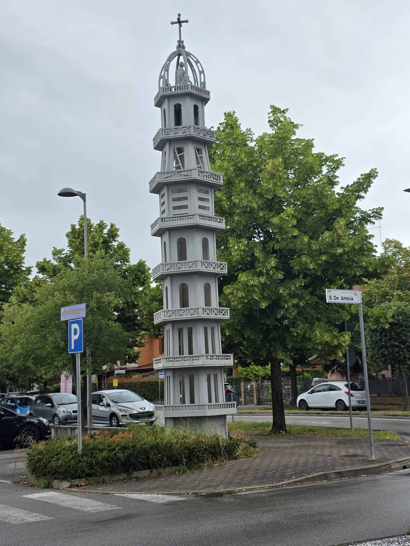 Markanter Turm im Ortszentrum von San Michele al Tagliamento